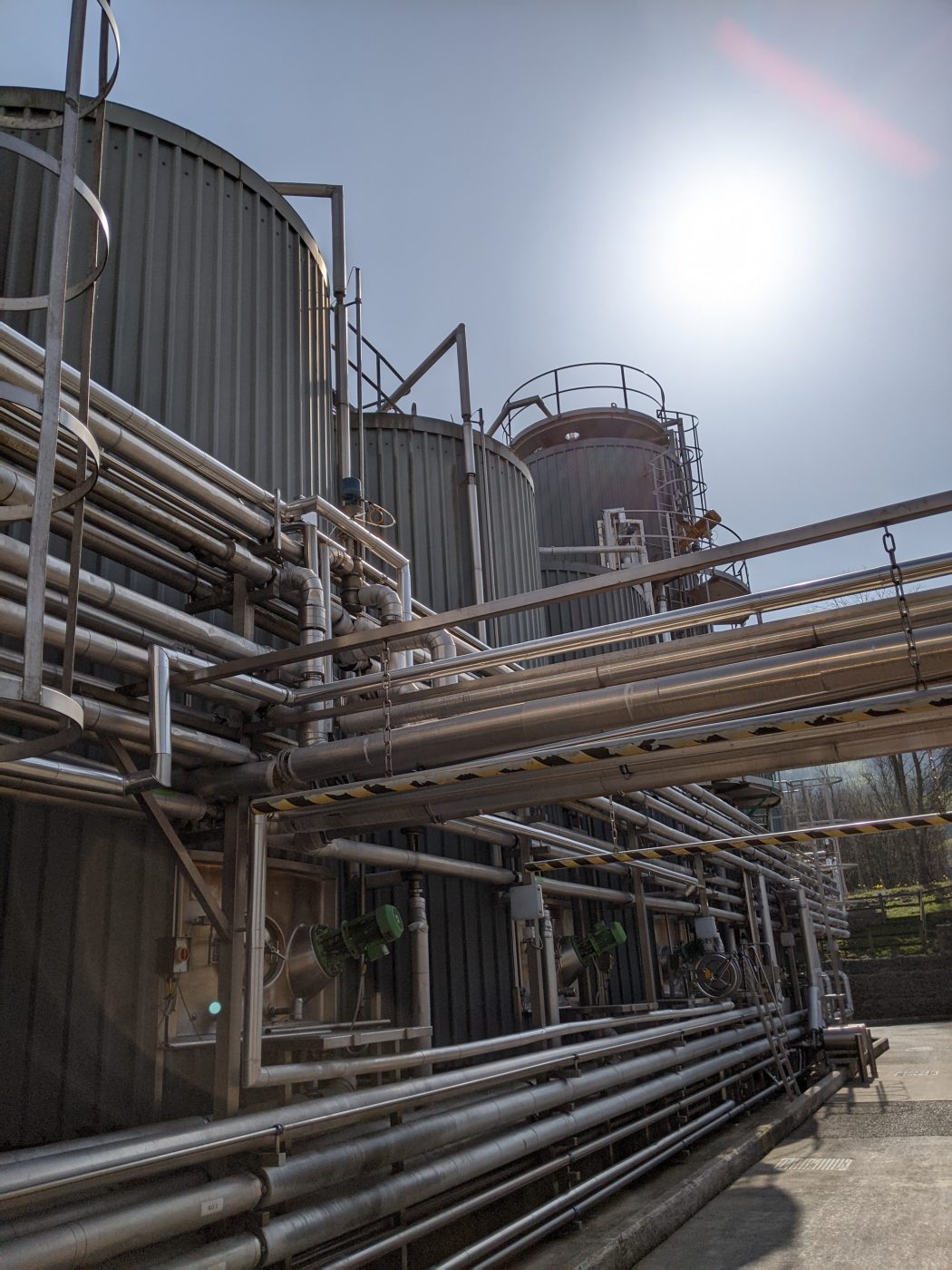 Milk silos and transfer pipes